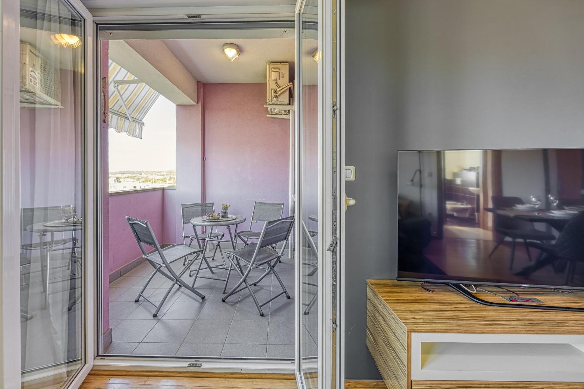 Dea - Three Bedroom Pula